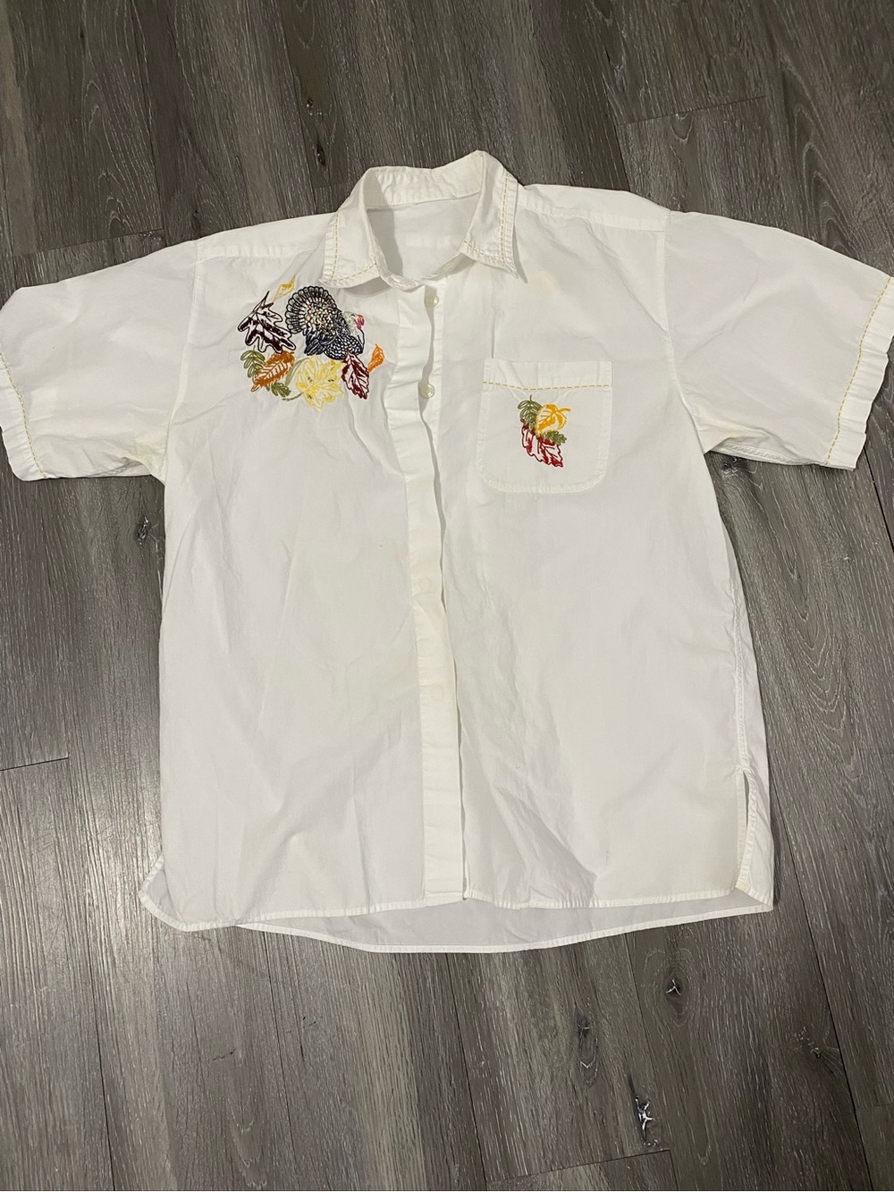 Women’s White Short-Sleeve Thanksgiving Embroidered Button-Down Shirt L
